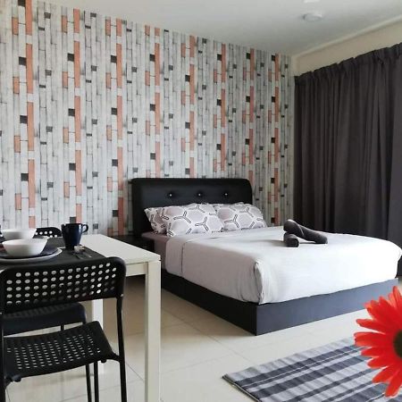 Peanut Butter Homestay - Trefoil Setia Alam Шах Алам Екстериор снимка