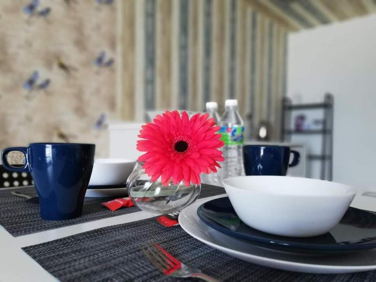Peanut Butter Homestay - Trefoil Setia Alam Шах Алам Екстериор снимка